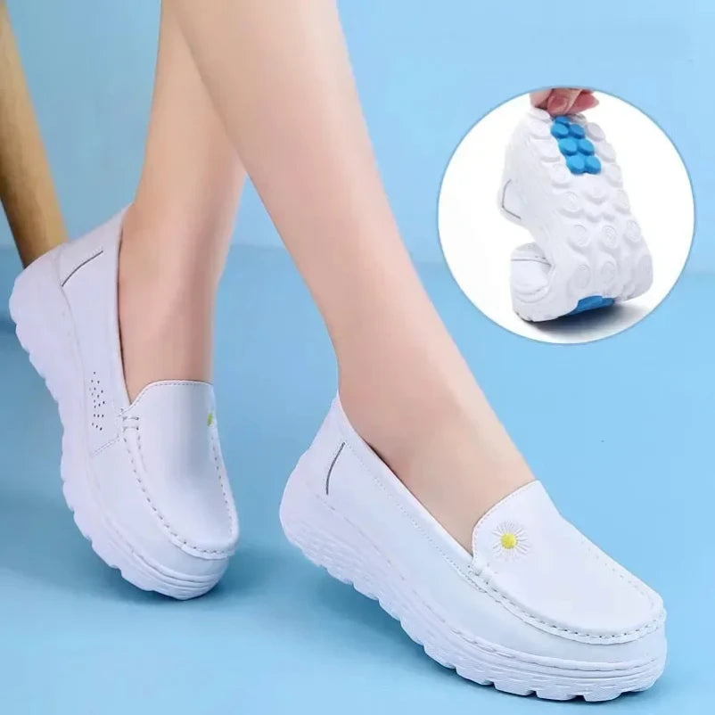 2025 Spring and summer new medical work shoes female nurse shoes soft soles breathable comfortable anti-slip single shoes