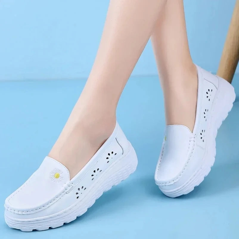 2025 Spring and summer new medical work shoes female nurse shoes soft soles breathable comfortable anti-slip single shoes