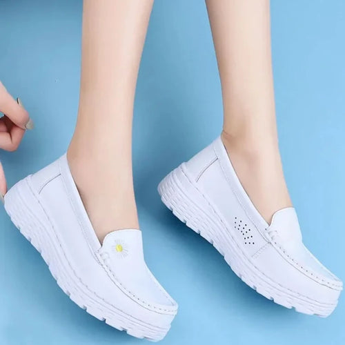2025 Spring and summer new medical work shoes female nurse shoes soft soles breathable comfortable anti-slip single shoes